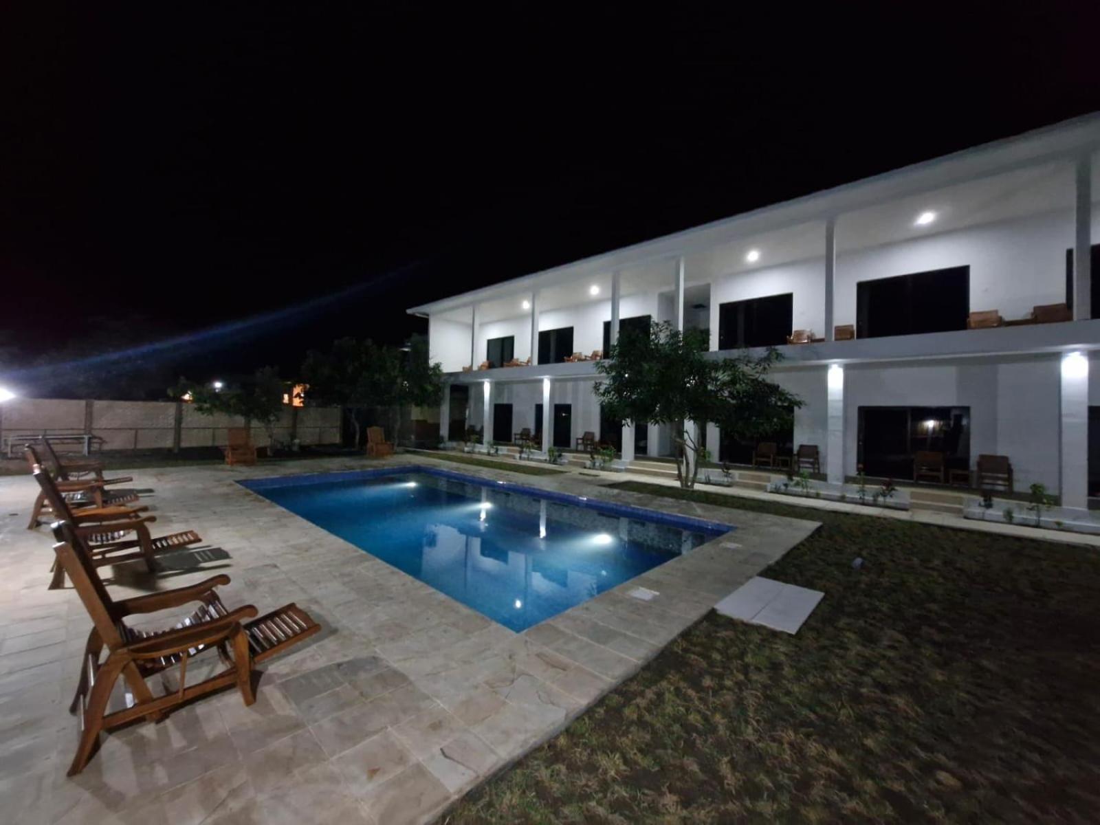 Satu Hati Hotel Ekas エクステリア 写真