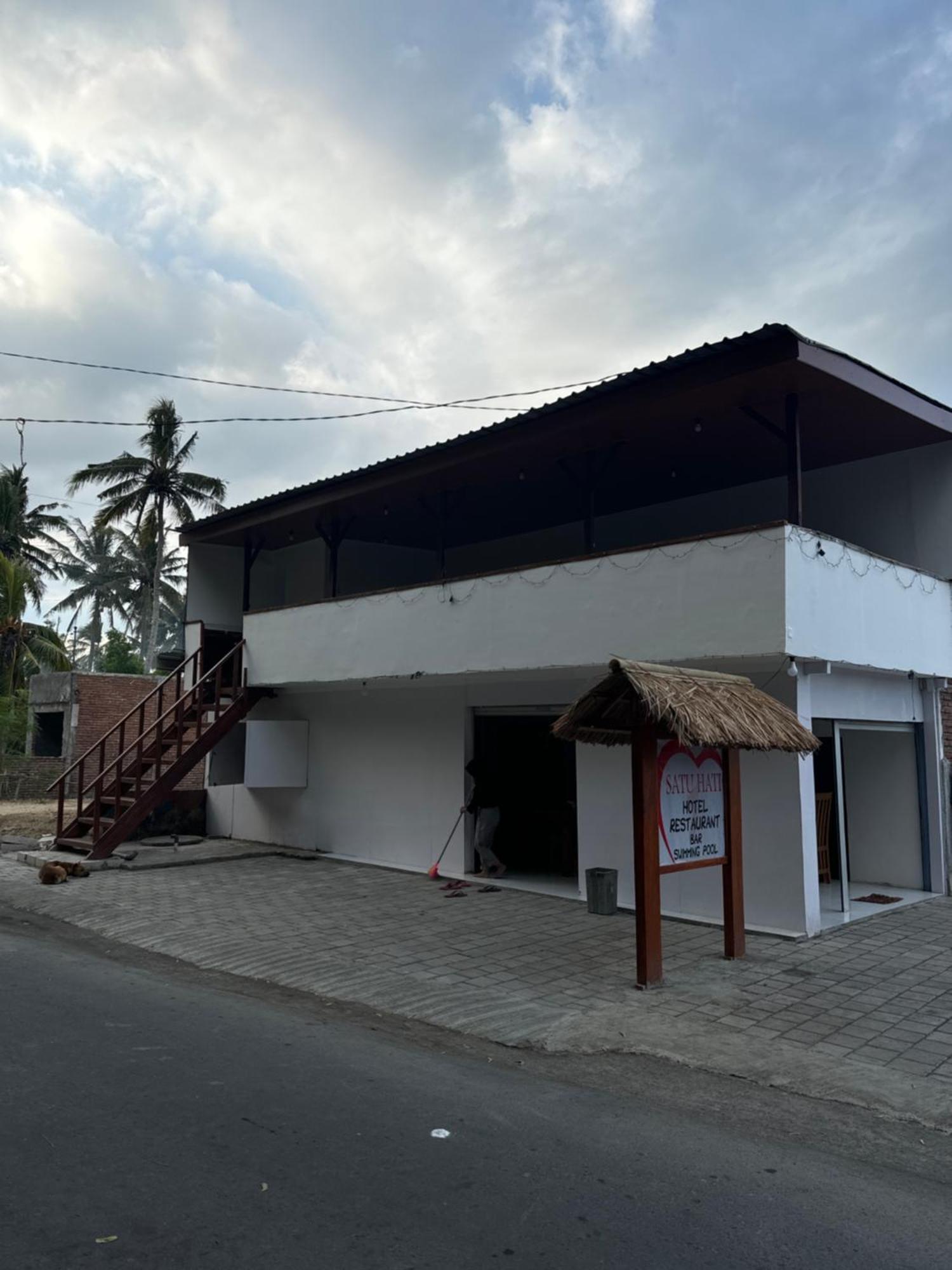 Satu Hati Hotel Ekas エクステリア 写真