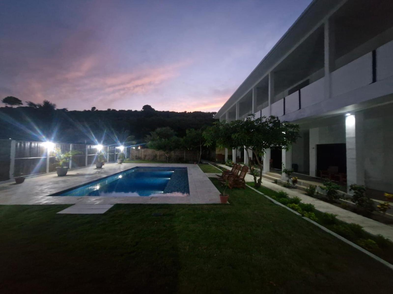 Satu Hati Hotel Ekas エクステリア 写真
